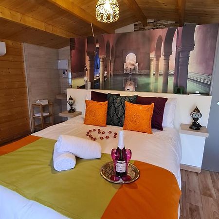 Hôtel Mahalo Glamping à Fuengirola Extérieur photo